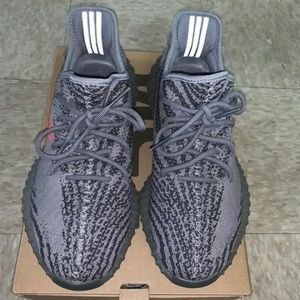 New Yeezy Boosts 350 V2 Men size 8 ( 41 )